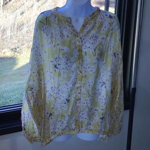 Gorgeous flowy womens top. Never worn.